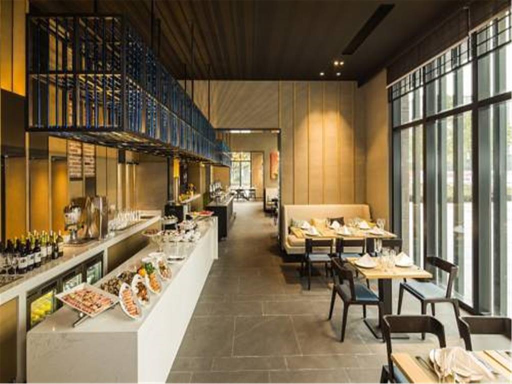 Minimax Premier Hongqiao Hotel